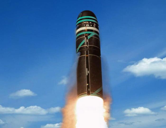 法国试射M51潜射弹道导弹。