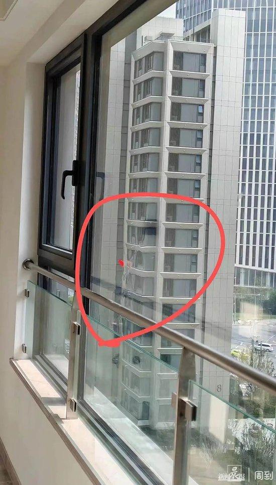 花费千万买的上海豪宅，玻璃窗竟像“哈哈镜”