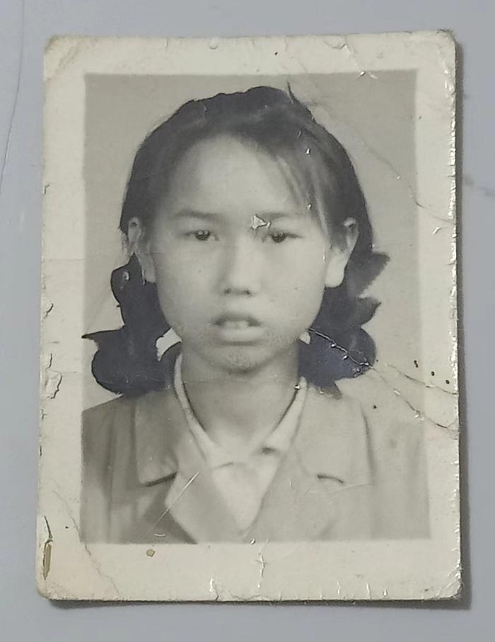 姚会芳14岁时的照片。