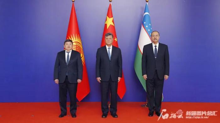 马兴瑞与两国总理在新疆会谈，有重要背景