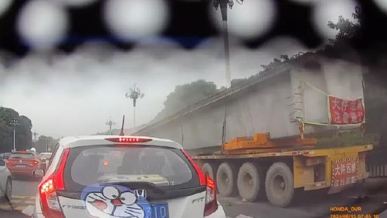 广州警方通报“多车碰撞事故”：肇事司机已被控制
