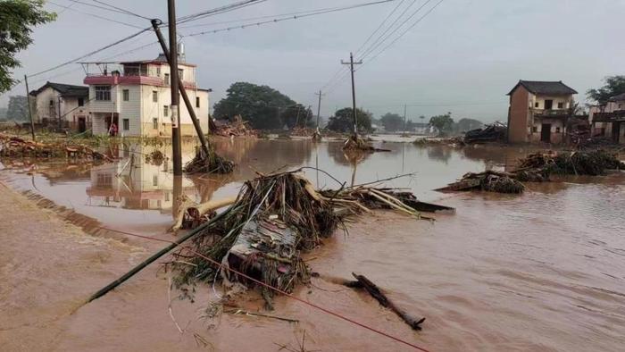 暴雨致广东平远县约1.25万人受灾，道路塌方近千处
